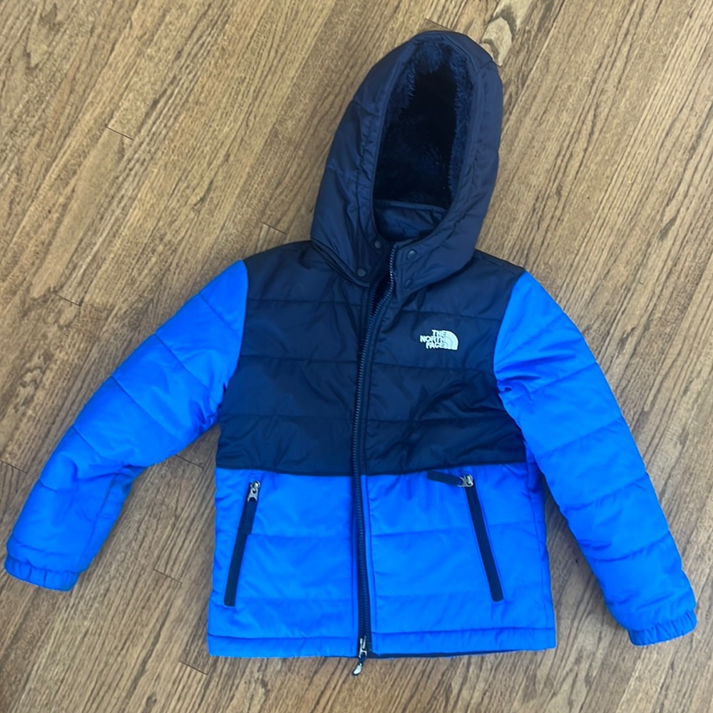 The North Face reversible puffer and fleece jacket with removable hood! size 7/8